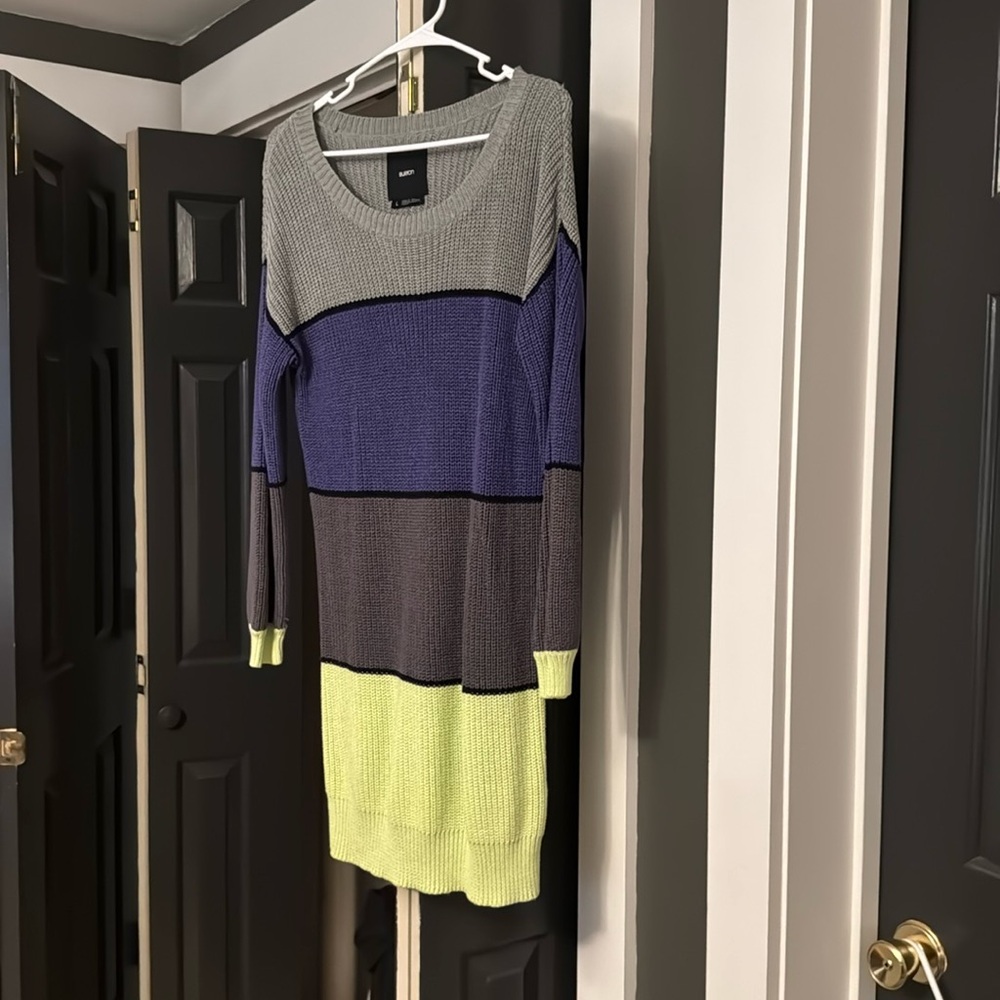 Long Burton snowboard sweater